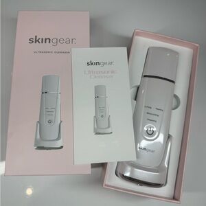Ingear Skincare Ultrasonic Cleanser - Silver and Pink